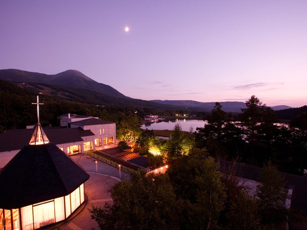 【千葉県内発】 1泊4食付!夫婦の日記念ミステリーツアー 湖畔の宿で過ごす癒しのひととき・・・2日間2